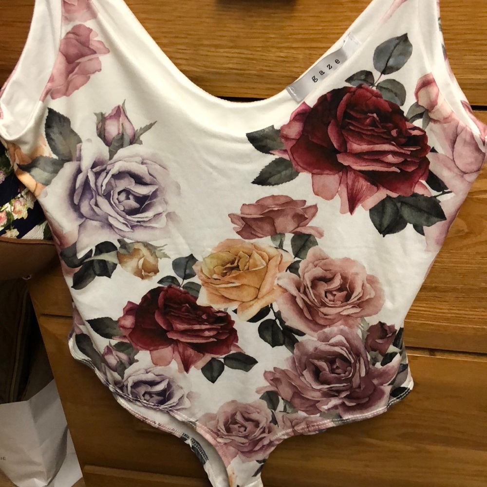 COPY - Gorgeous floral bodysuit!